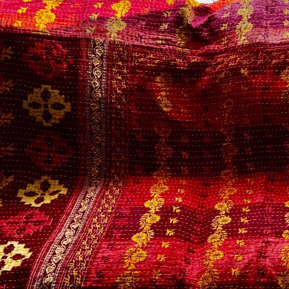 Kantha pink red hues with yellow green flowers Vintage ThrowQuilt handmade India - Picture 3 of 10